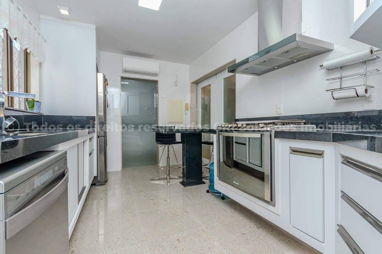 Foto do imóvel Apartamento 4 Suítes Mobiliado à Venda no Edifício Nina Schürmann – Avenida Atlântica, Balneário Camboriú