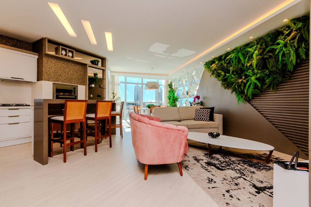 Foto do imóvel Apartamento Mobiliado com 03 Suítes á venda no Edifício Portinax em Balneário Camboriú