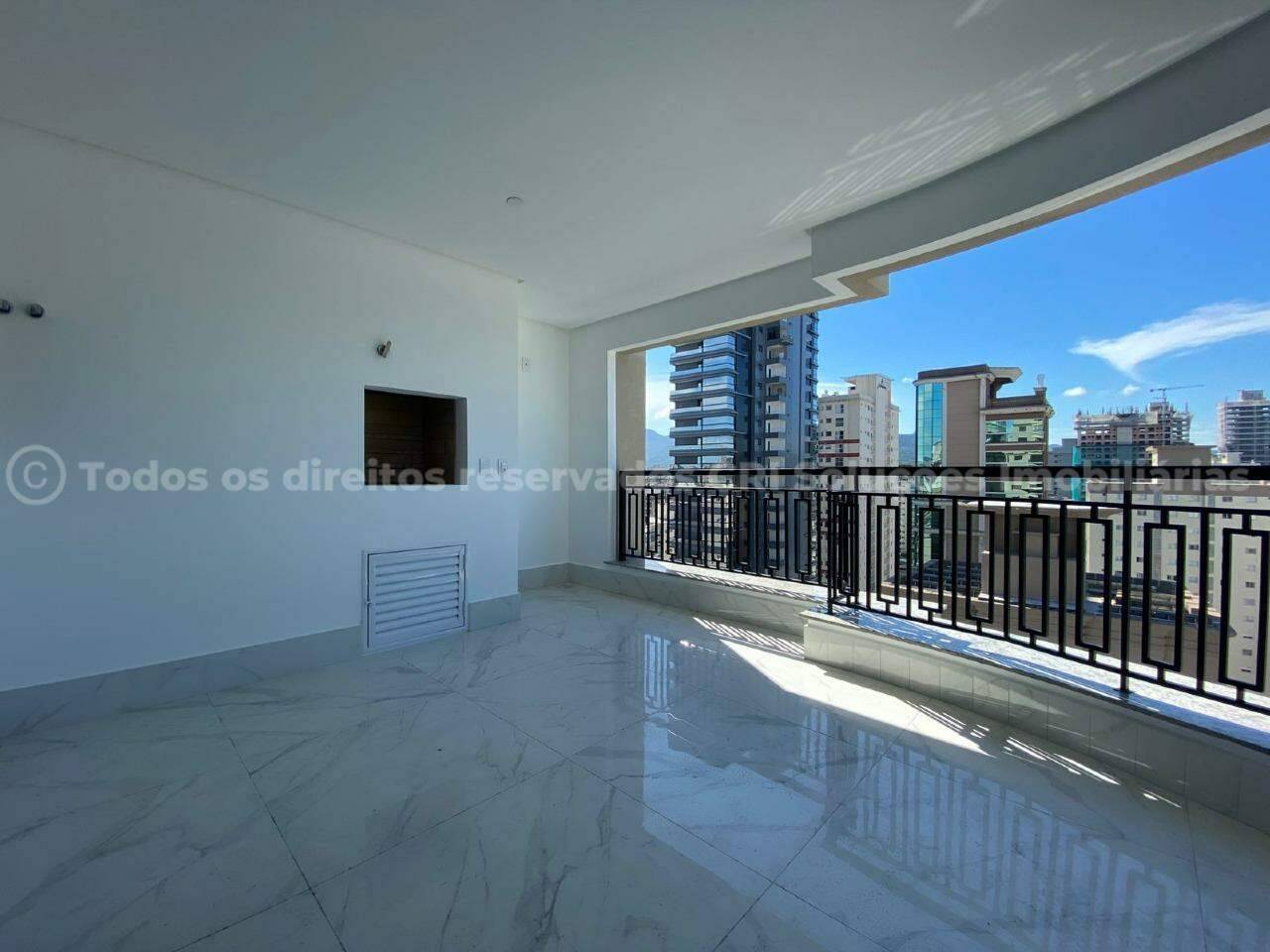 Apartamento 4 suítes no edifício Maison Lafayette na Meia Praia em Itapema