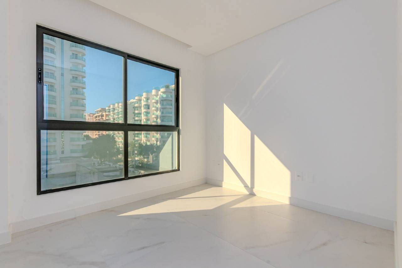 Foto do imóvel Apartamento a venda com 2 suítes e 2 vagas de garagem no Surfers Paradise na Praia Brava em Itajaí