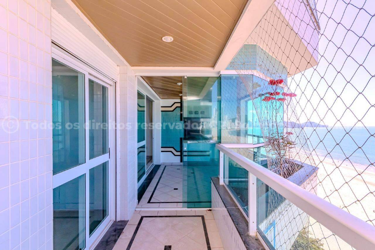 Foto do imóvel Apartamento frente mar com 3 suítes na Avenida Atlântica de Balneário Camboriú