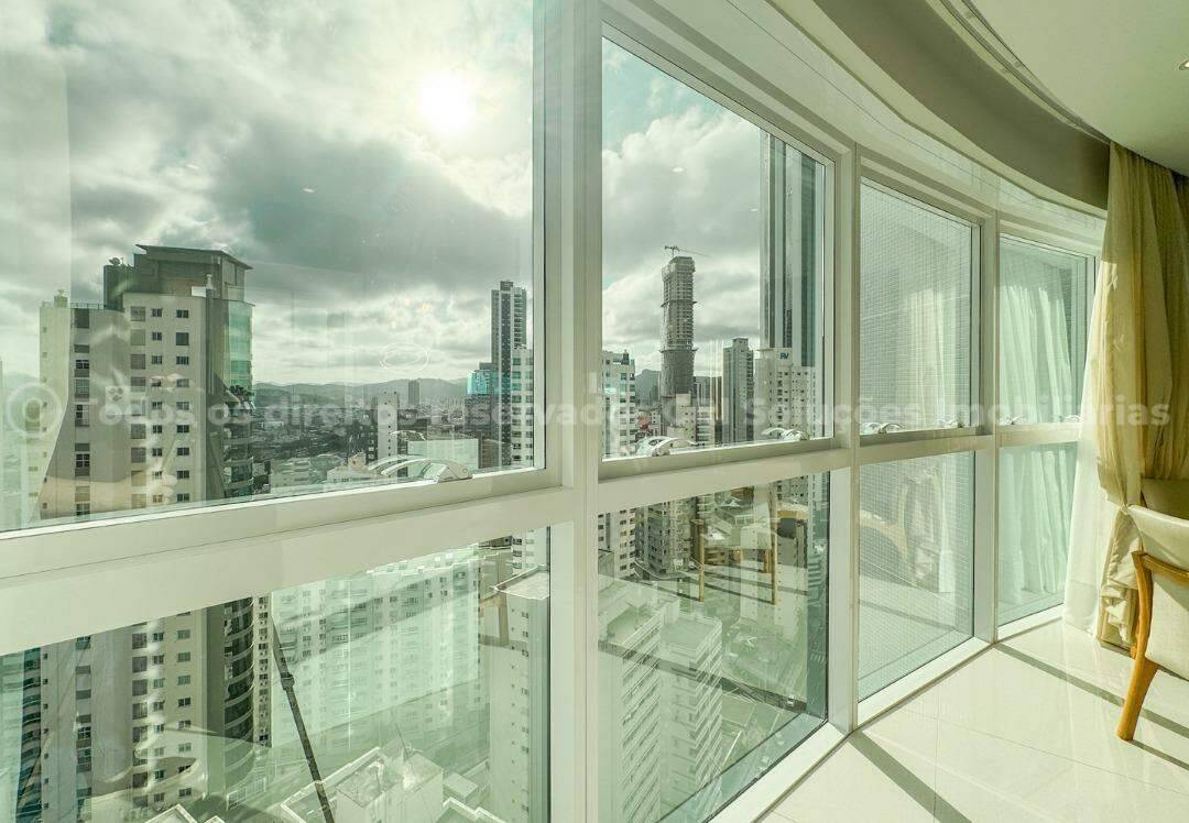 Apartamento com 3 suítes no Magnifique Tower na Barra Sul de Balneário Camboriú