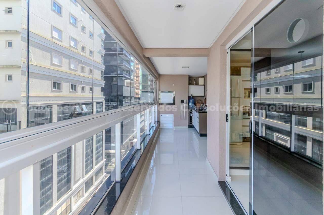 Foto do imóvel Apartamento mobiliado a venda no Residencial Madrid na Meia Praia Itapema