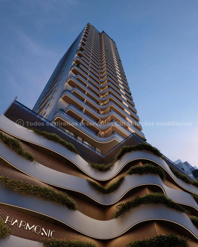 Apartamento na planta com 3 suítes no Edifício Harmonic no Centro em Itajaí 
