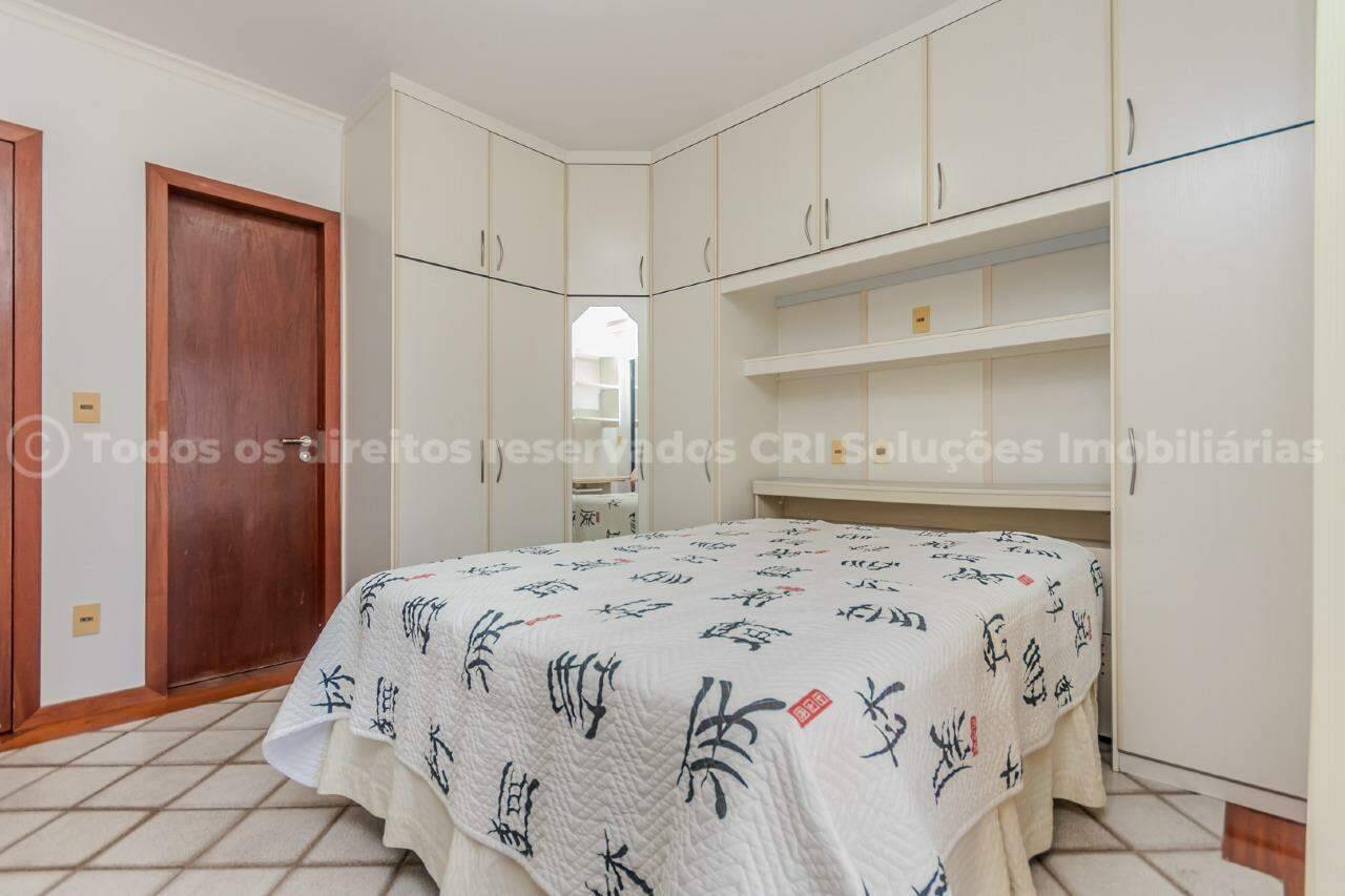 Foto do imóvel Apartamento à venda com 4 dormitórios sendo 1 suíte e 1 vaga de garagem no Edifício Sunshine no centro de Balneário Camboriú