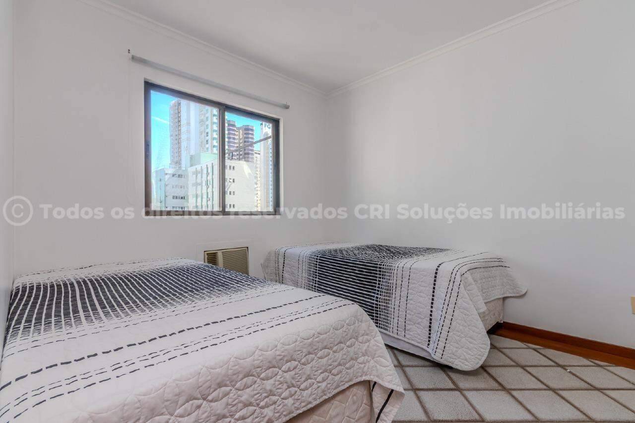 Foto do imóvel Apartamento à venda com 4 dormitórios sendo 1 suíte e 1 vaga de garagem no Edifício Sunshine no centro de Balneário Camboriú