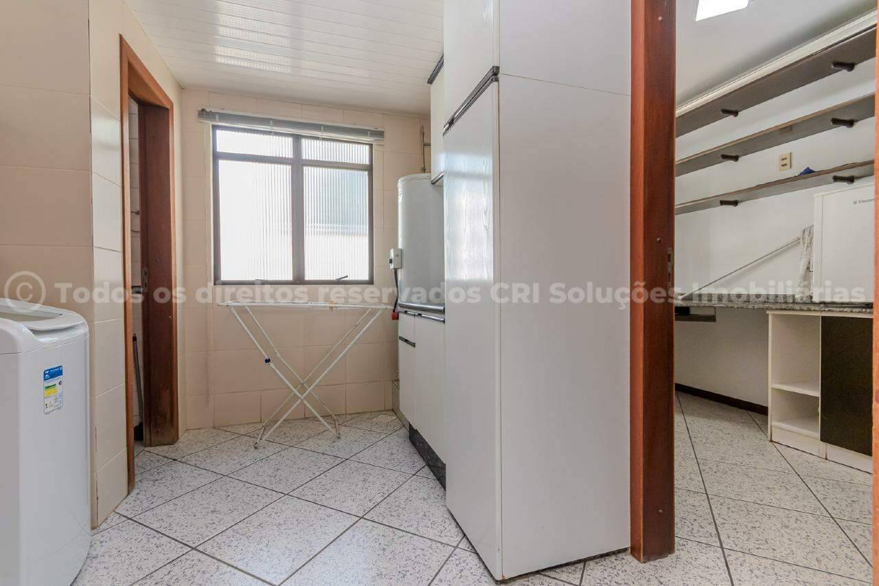 Foto do imóvel Apartamento à venda com 4 dormitórios sendo 1 suíte e 1 vaga de garagem no Edifício Sunshine no centro de Balneário Camboriú