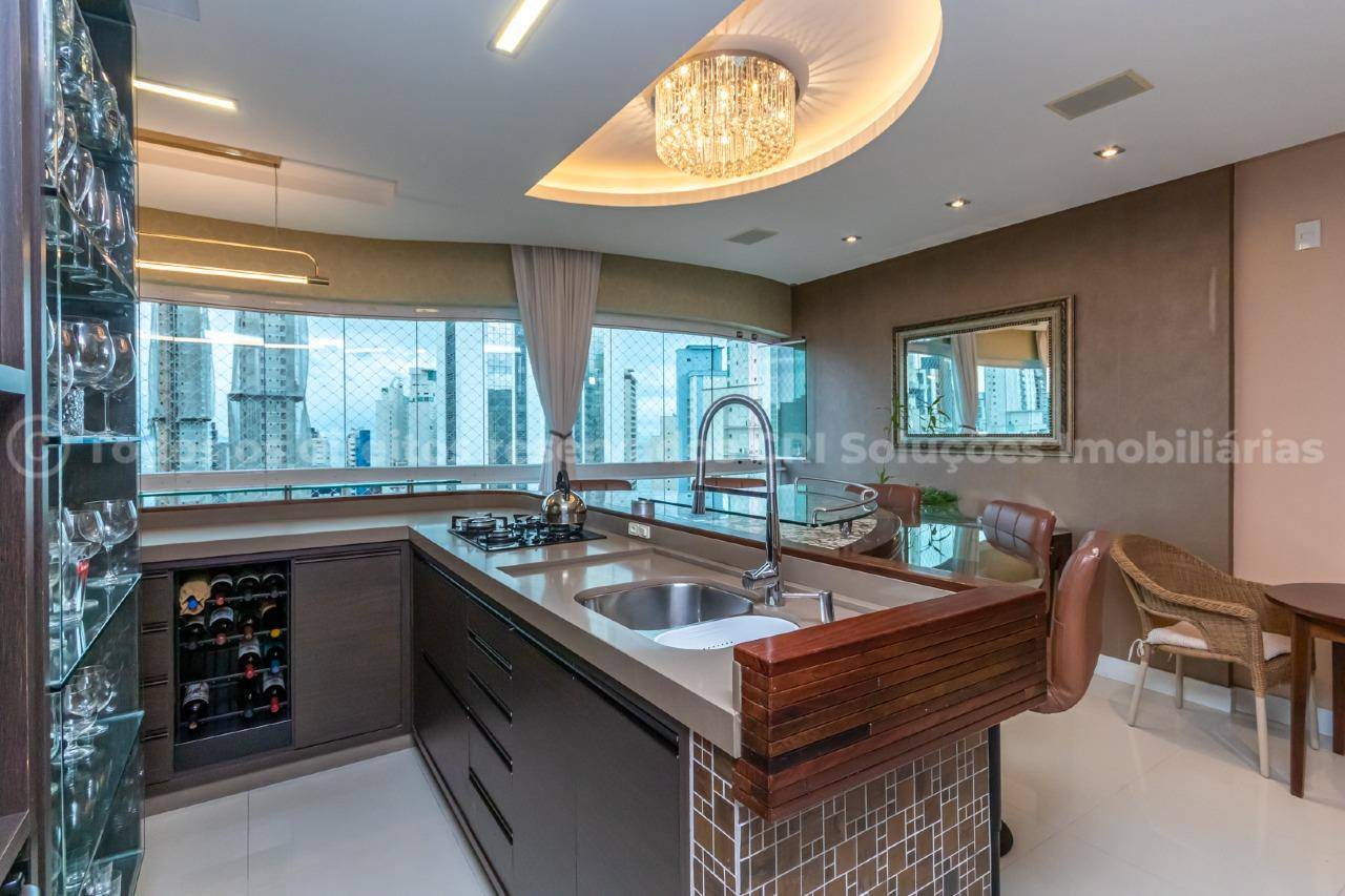 Foto do imóvel Apartamento á venda com 3 suítes amplas no Edifício Porto da Barra, na Barra Sul de Balneário Camboriú
