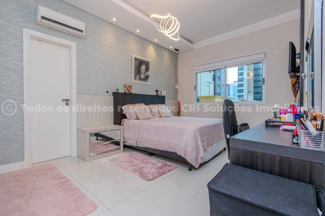Foto do imóvel Apartamento 5 Suítes no Edifício Imperial Palace Meia Praia Itapema
