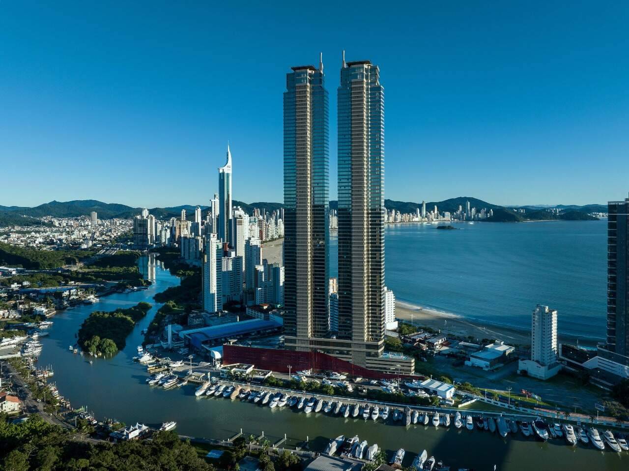 Foto do imóvel Apartamento a venda com 04 Quartos no Yachthouse em Balneário Camboriú