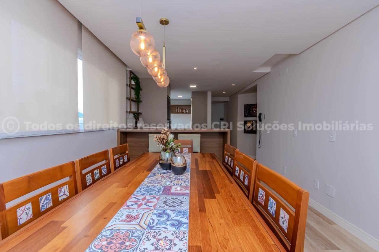 Foto do imóvel Apartamento à venda com 3 suítes amplas e 3 vagas de garagem no Edifício Arthur Fischer no centro de Balneário Camboriú