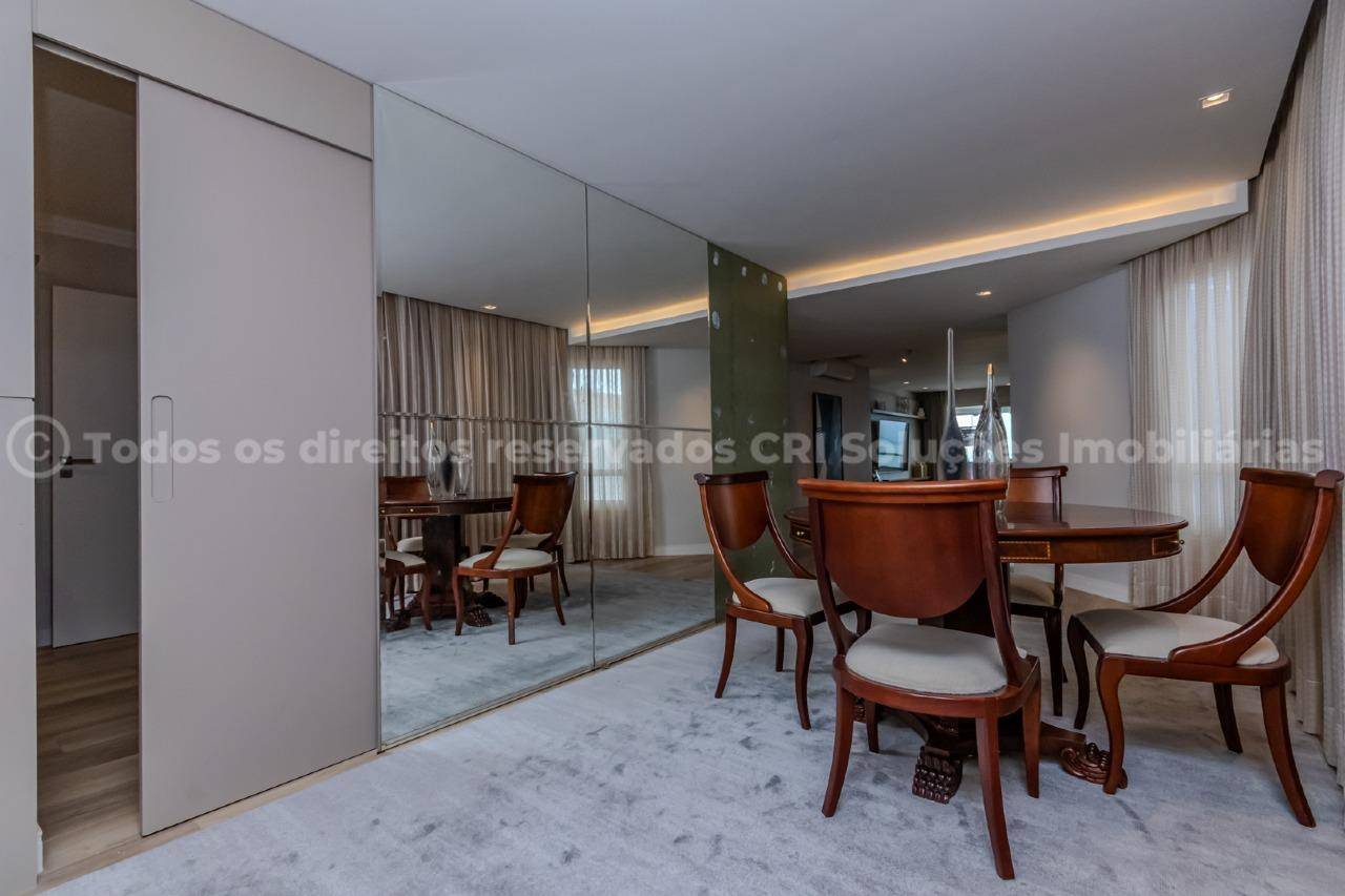 Foto do imóvel Apartamento à venda com 3 suítes amplas e 3 vagas de garagem no Edifício Arthur Fischer no centro de Balneário Camboriú