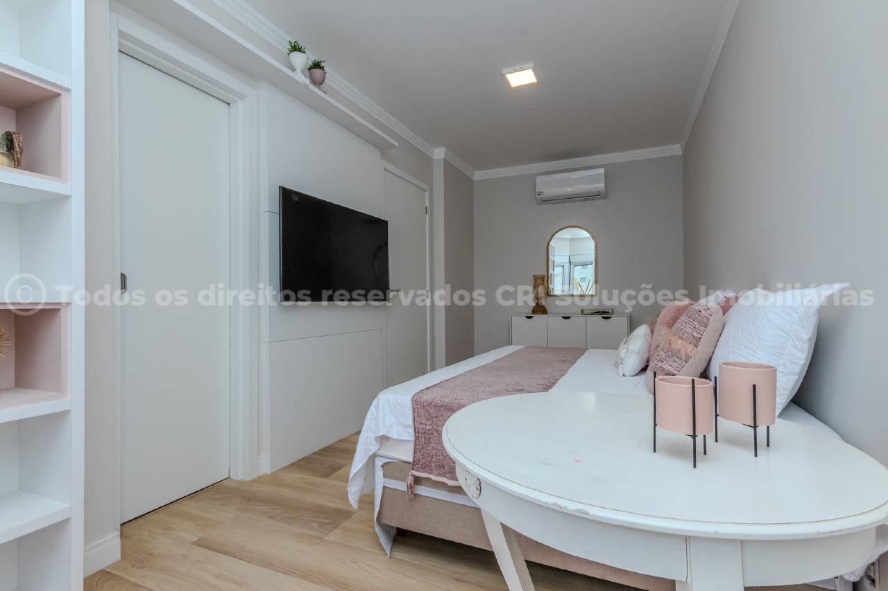 Foto do imóvel Apartamento à venda com 3 suítes amplas e 3 vagas de garagem no Edifício Arthur Fischer no centro de Balneário Camboriú