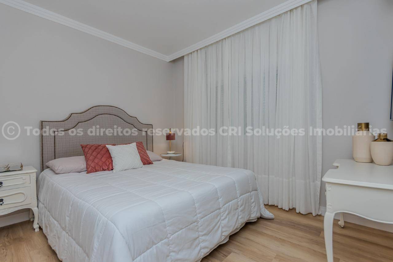 Foto do imóvel Apartamento à venda com 3 suítes amplas e 3 vagas de garagem no Edifício Arthur Fischer no centro de Balneário Camboriú
