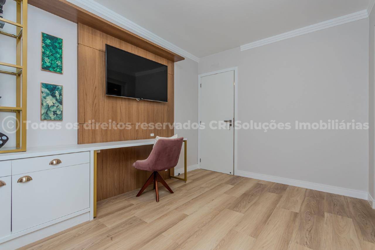 Foto do imóvel Apartamento à venda com 3 suítes amplas e 3 vagas de garagem no Edifício Arthur Fischer no centro de Balneário Camboriú
