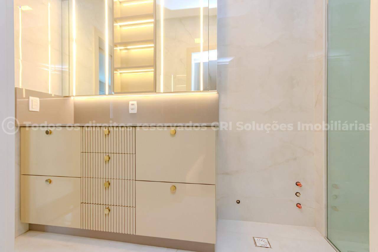 Foto do imóvel Apartamento alto-padrão à venda com 3 suítes e 2 vagas de garagem no Camboriú Tower Residence no Fazenda em Itajaí.