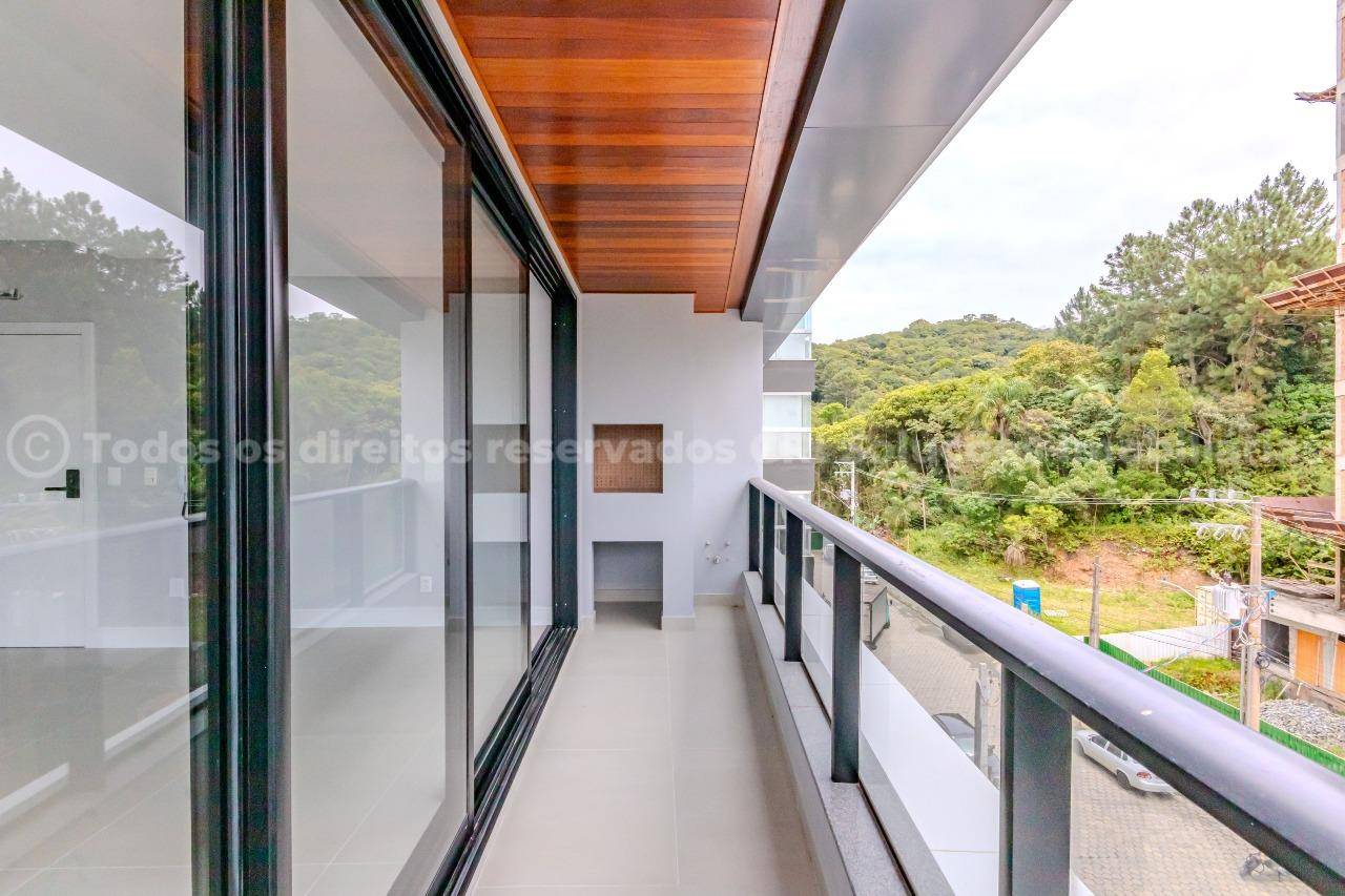 Apartamento com 3 Suítes no Edifício Düsseldorf na Praia Brava em Itajaí