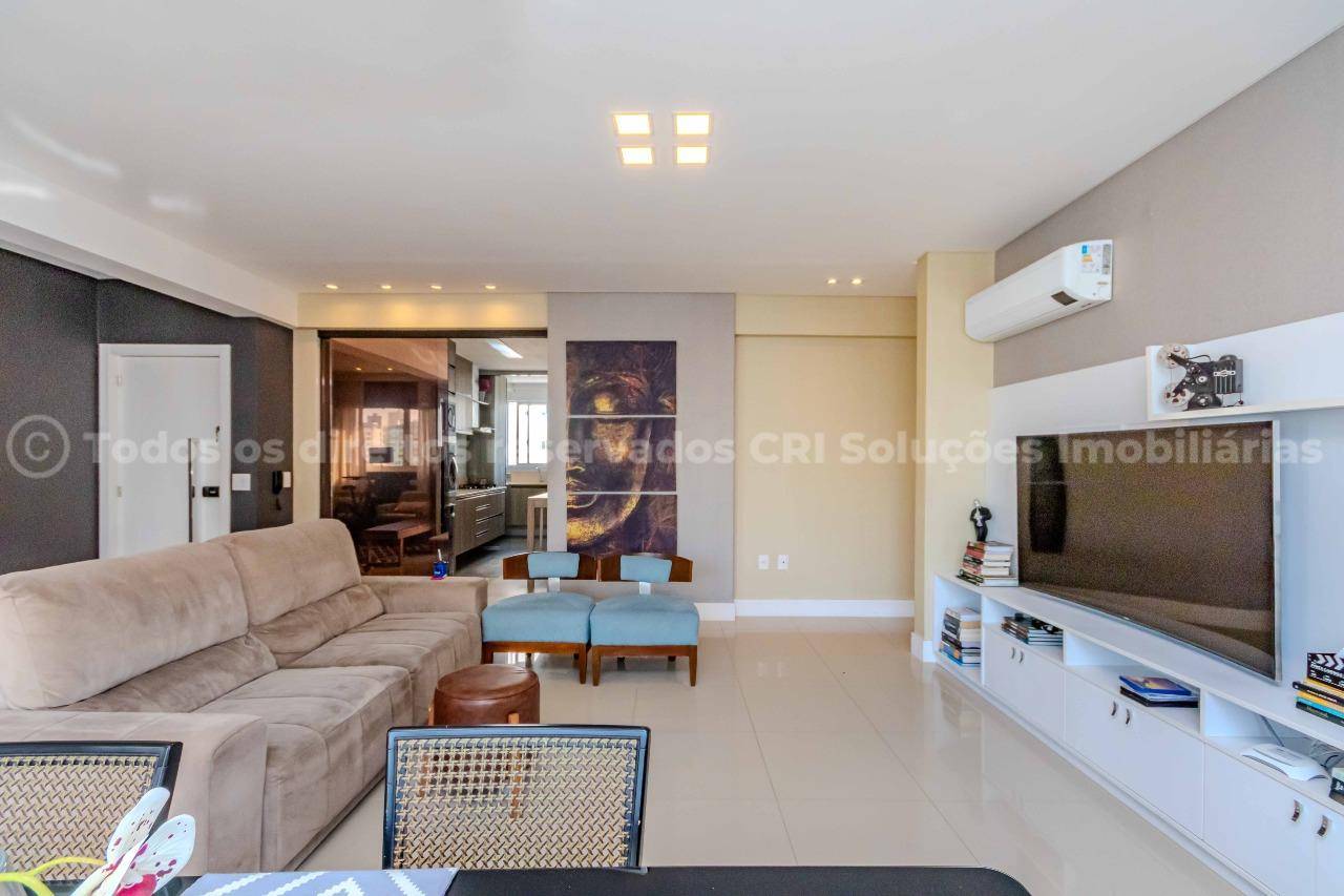 Foto do imóvel Amplo apartamento à venda no centro de Balneário Camboriú com 3 suítes e 3 vagas de garagem no Edifício Cidade de Padua