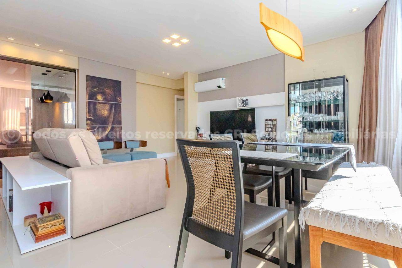 Foto do imóvel Amplo apartamento à venda no centro de Balneário Camboriú com 3 suítes e 3 vagas de garagem no Edifício Cidade de Padua