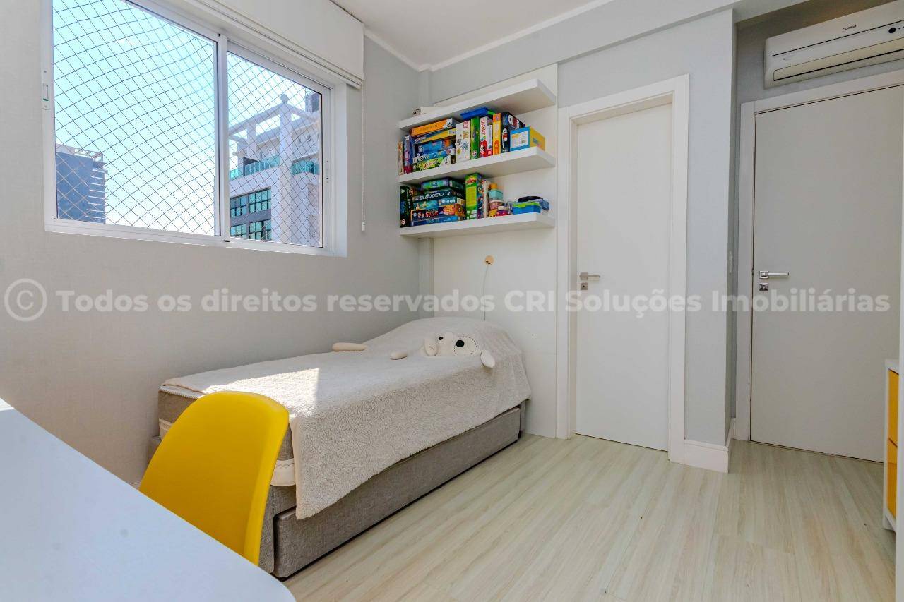 Foto do imóvel Amplo apartamento à venda no centro de Balneário Camboriú com 3 suítes e 3 vagas de garagem no Edifício Cidade de Padua