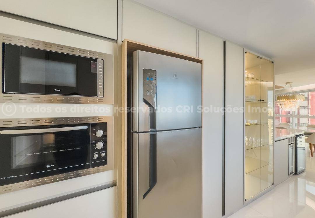 Foto do imóvel Apartamento à venda com 4 suítes no Olympo Tower no centro de Balneário Camboriú | Vida na praia