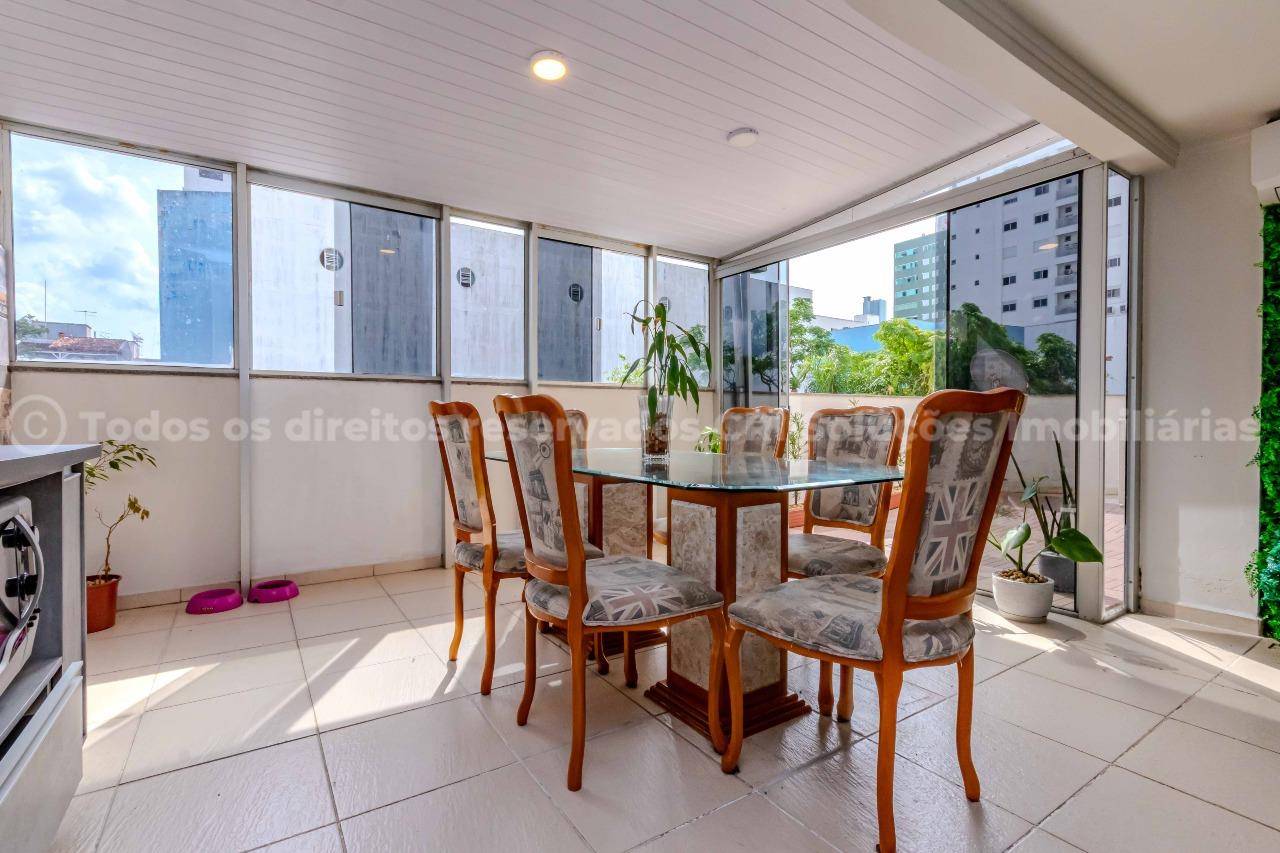 Foto do imóvel Apartamento à venda com 2 dormitórios sendo 1 suíte e 1 vaga de garagem no Edifício Vale do Reno, no coração de Balneário Camboriú