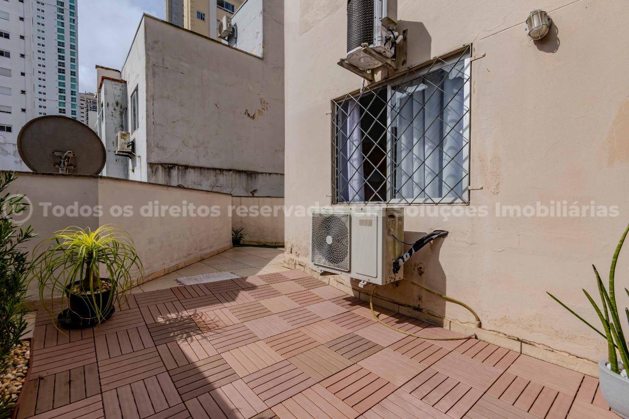 Foto do imóvel Apartamento à venda com 2 dormitórios sendo 1 suíte e 1 vaga de garagem no Edifício Vale do Reno, no coração de Balneário Camboriú