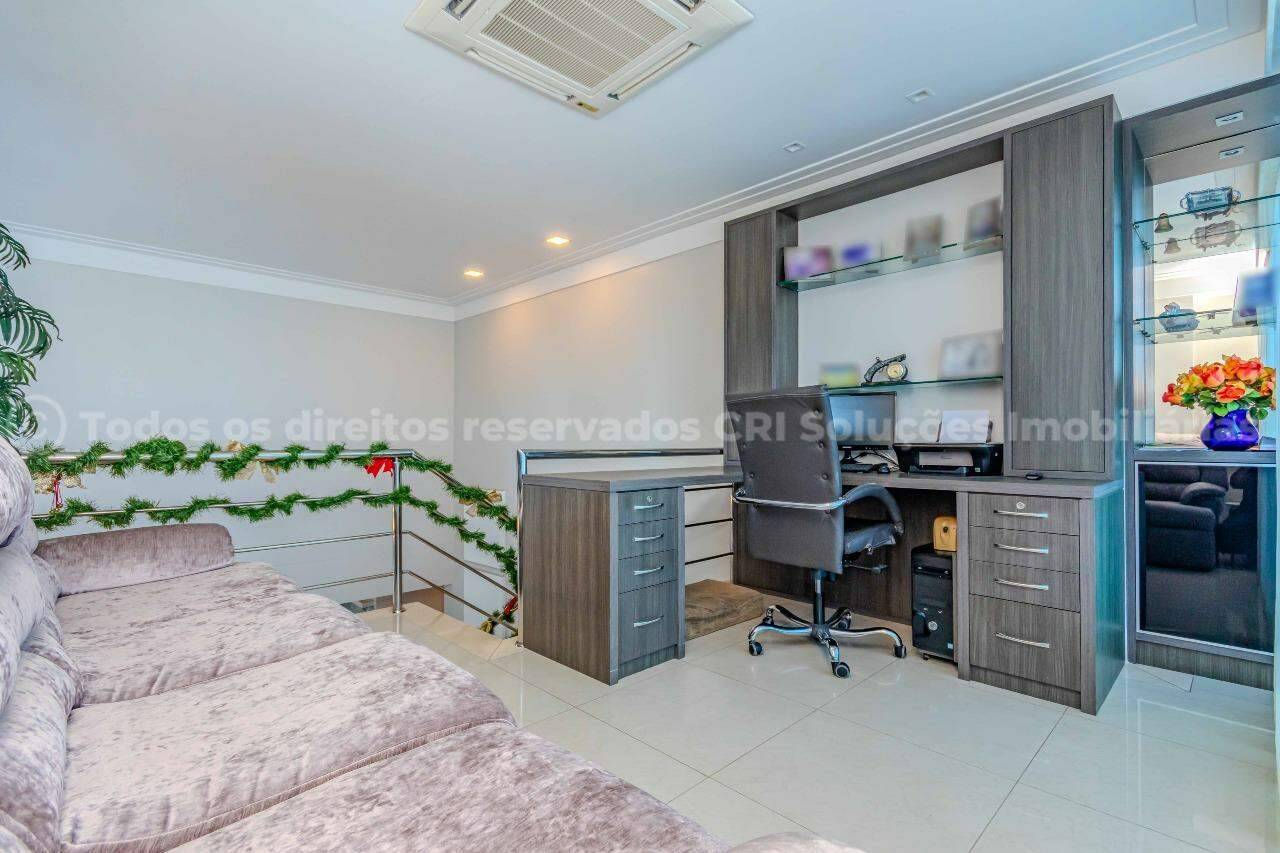 Foto do imóvel Apartamento mobiliado alto padrão à venda com 3 suítes e 3 vagas de garagem no Edifício Residencial Vermont, no centro de Balneário Camboriú.