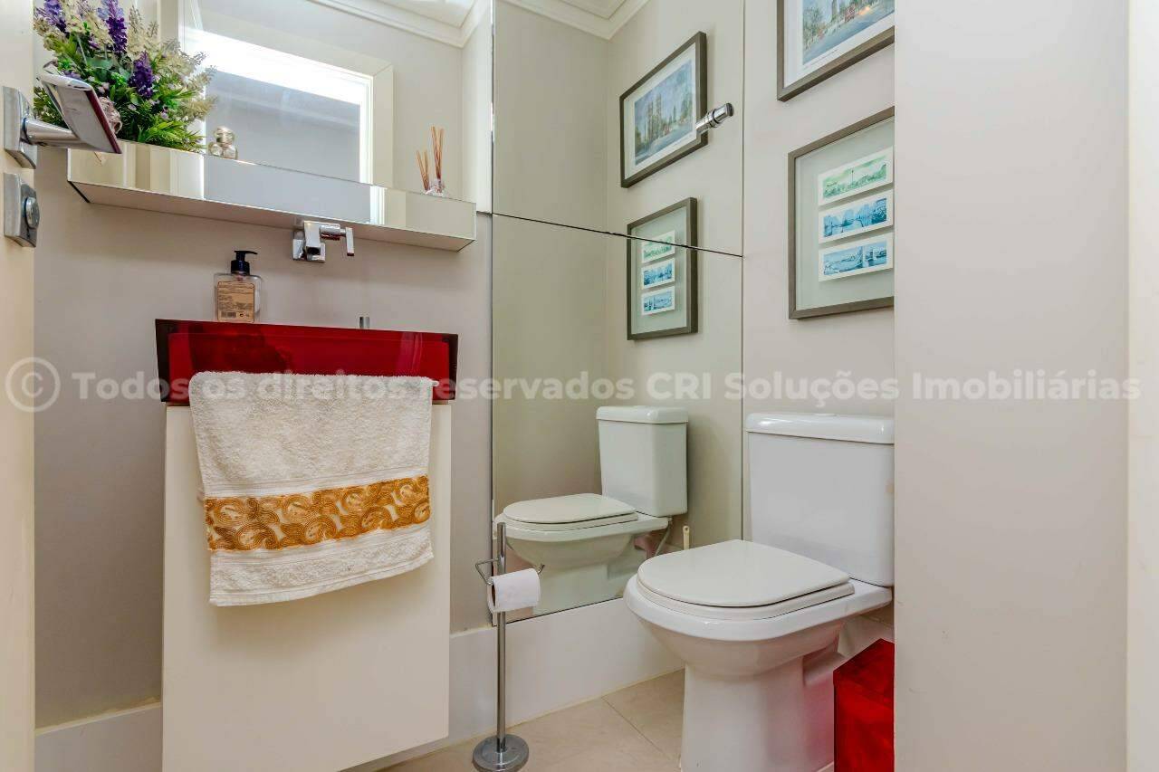 Foto do imóvel Apartamento mobiliado alto padrão à venda com 3 suítes e 3 vagas de garagem no Edifício Residencial Vermont, no centro de Balneário Camboriú.