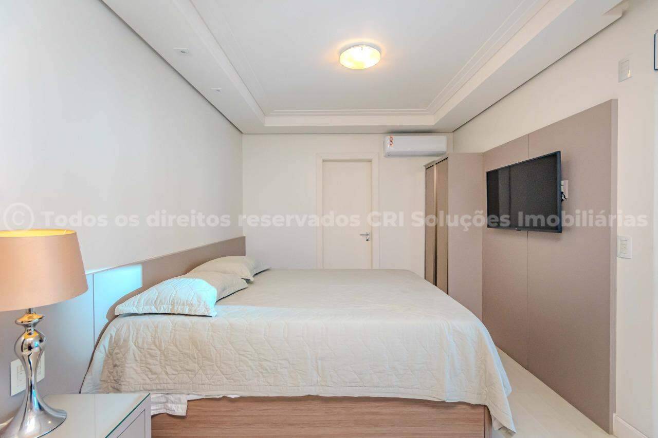 Foto do imóvel Apartamento mobiliado alto padrão à venda com 3 suítes e 3 vagas de garagem no Edifício Residencial Vermont, no centro de Balneário Camboriú.