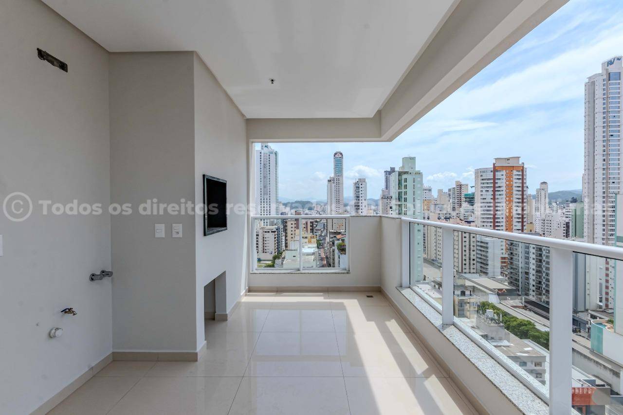 Apartamento com 4 suítes no La Belle Tour Residence no Centro em Balneário Camboriú