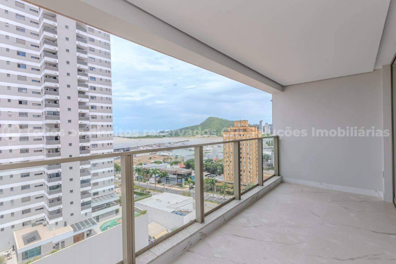 Apartamento no Edifício Soho 538 Residence com 03 Suítes vista mar no Centro em Itajaí.