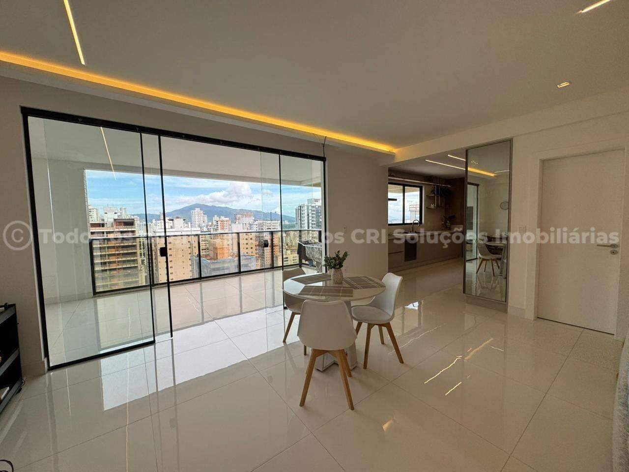 Apartamento com 4 suítes no Emerald Bay Residence na Meia Praia em Itapema