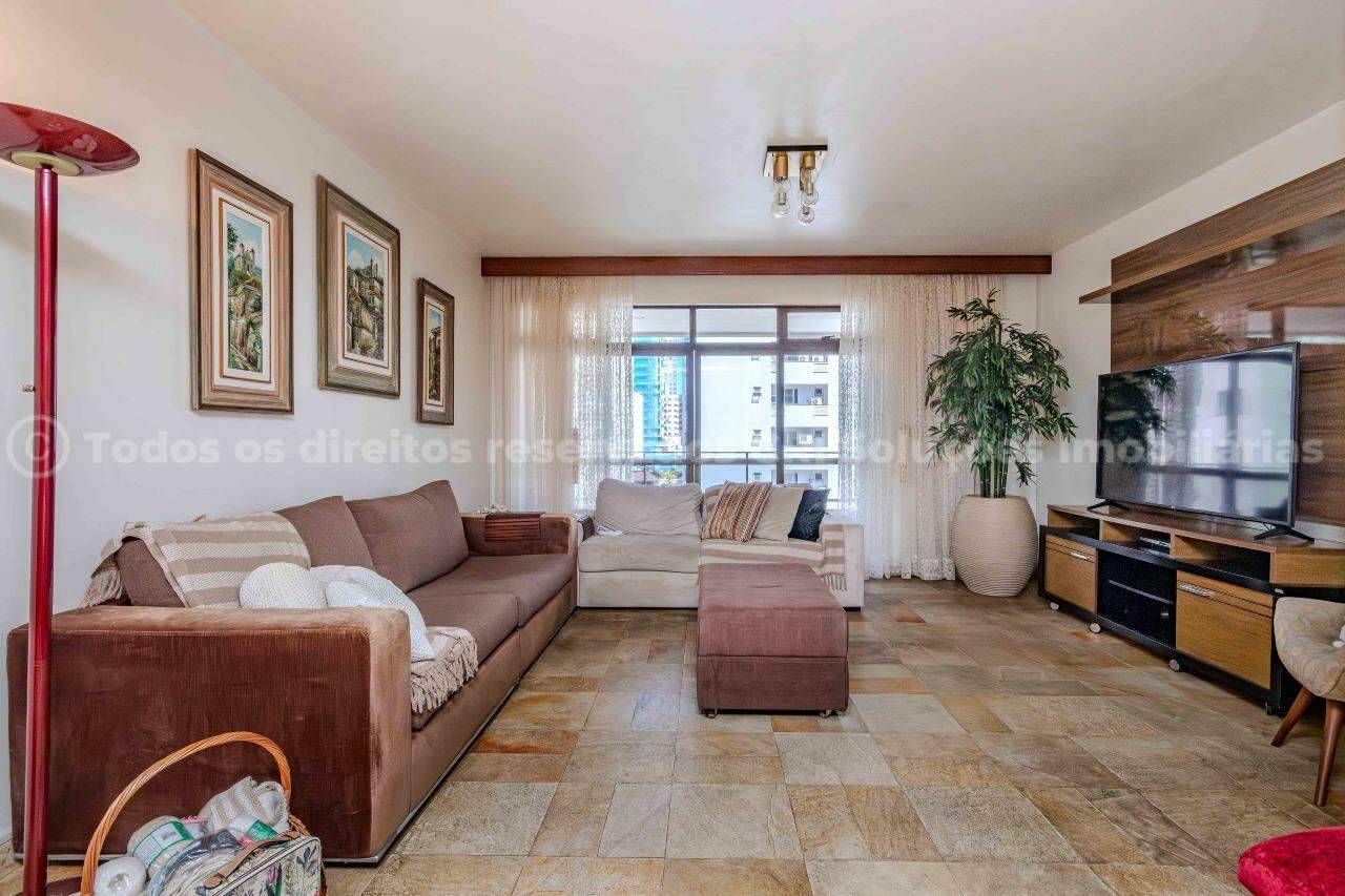 Apartamento com 4 suítes no Residencial Verona no Centro em Balneário Camboriú