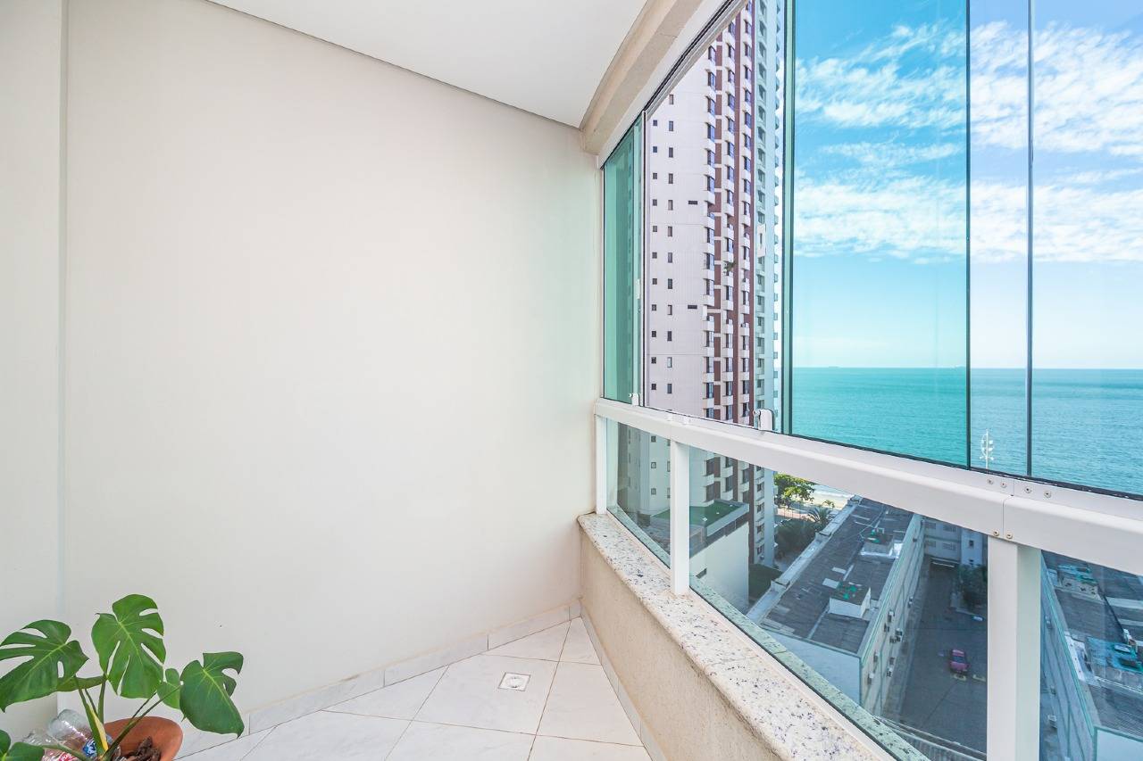 Foto do imóvel Apartamento com 3 Dormitórios no Edifício Petrópolis Frente Mar em Balneário Camboriú | Vida na praia