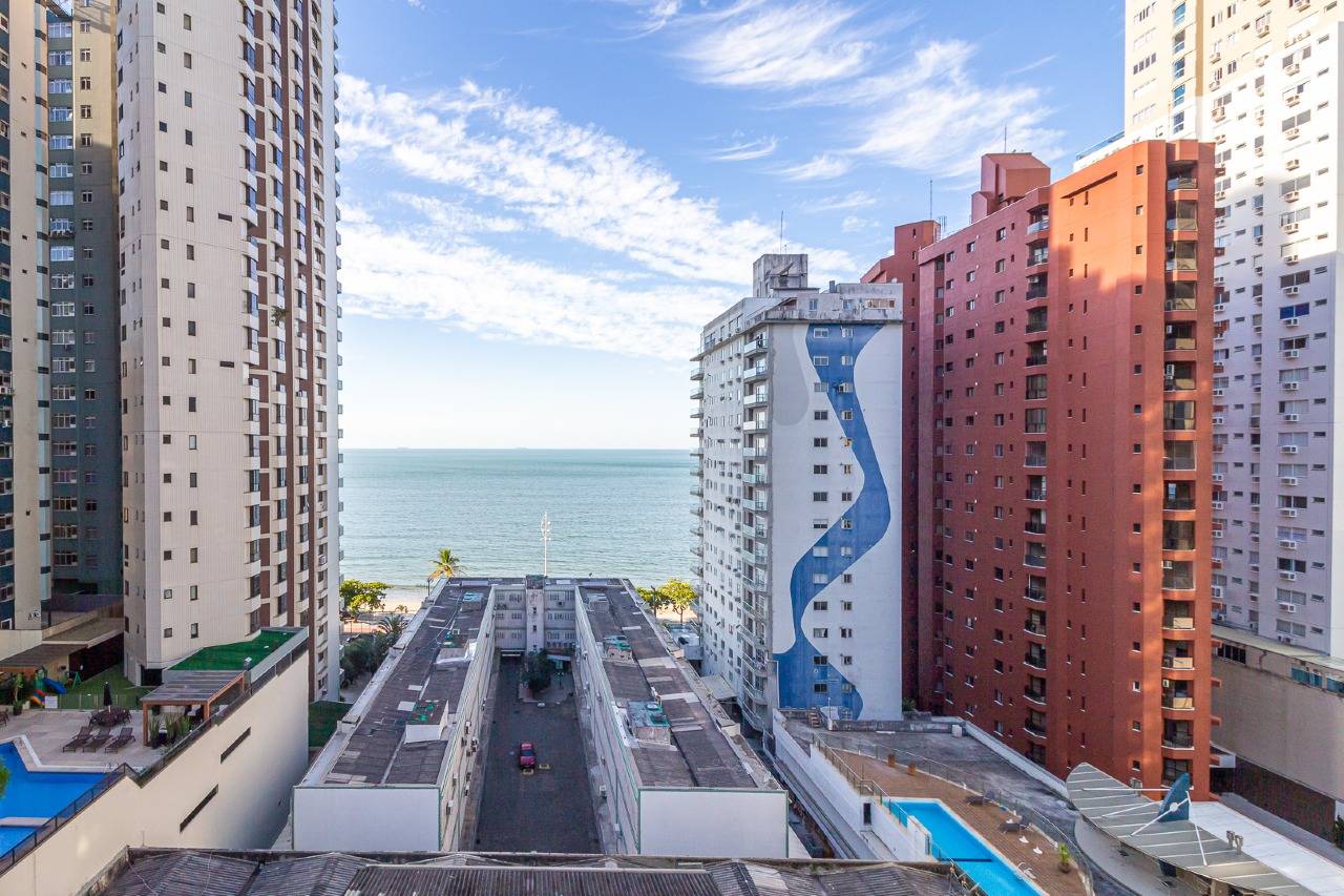 Foto do imóvel Apartamento com 3 Dormitórios no Edifício Petrópolis Frente Mar em Balneário Camboriú | Vida na praia