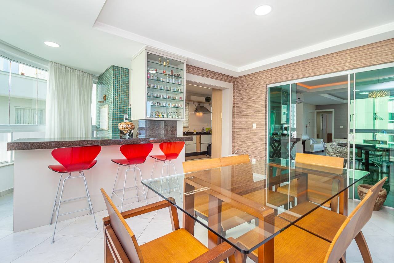 Foto do imóvel Apartamento com 3 Dormitórios no Edifício Petrópolis Frente Mar em Balneário Camboriú | Vida na praia
