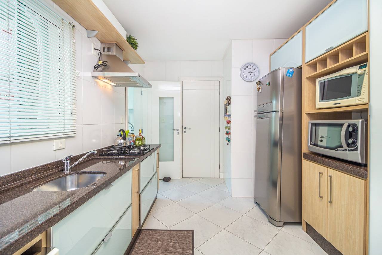 Foto do imóvel Apartamento com 3 Dormitórios no Edifício Petrópolis Frente Mar em Balneário Camboriú | Vida na praia