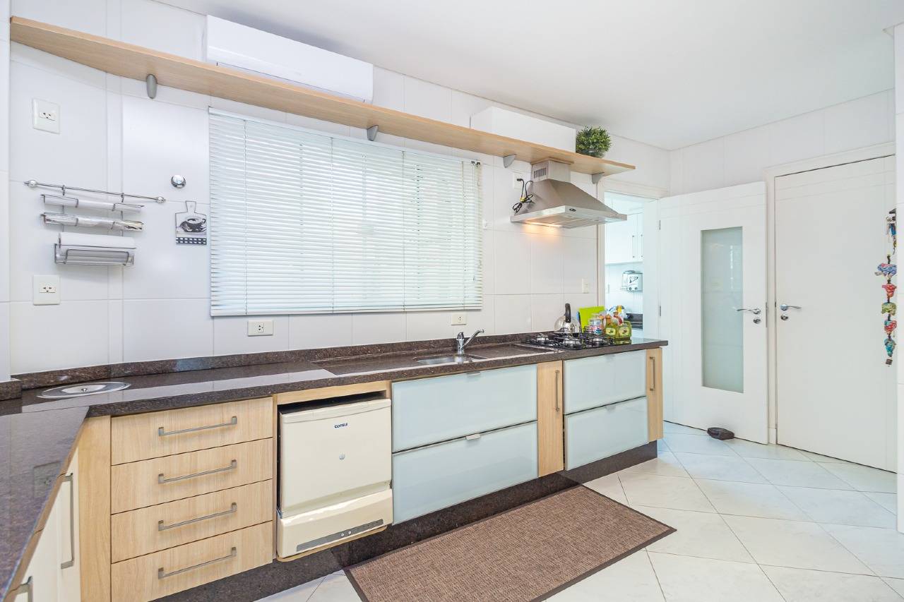 Foto do imóvel Apartamento com 3 Dormitórios no Edifício Petrópolis Frente Mar em Balneário Camboriú | Vida na praia
