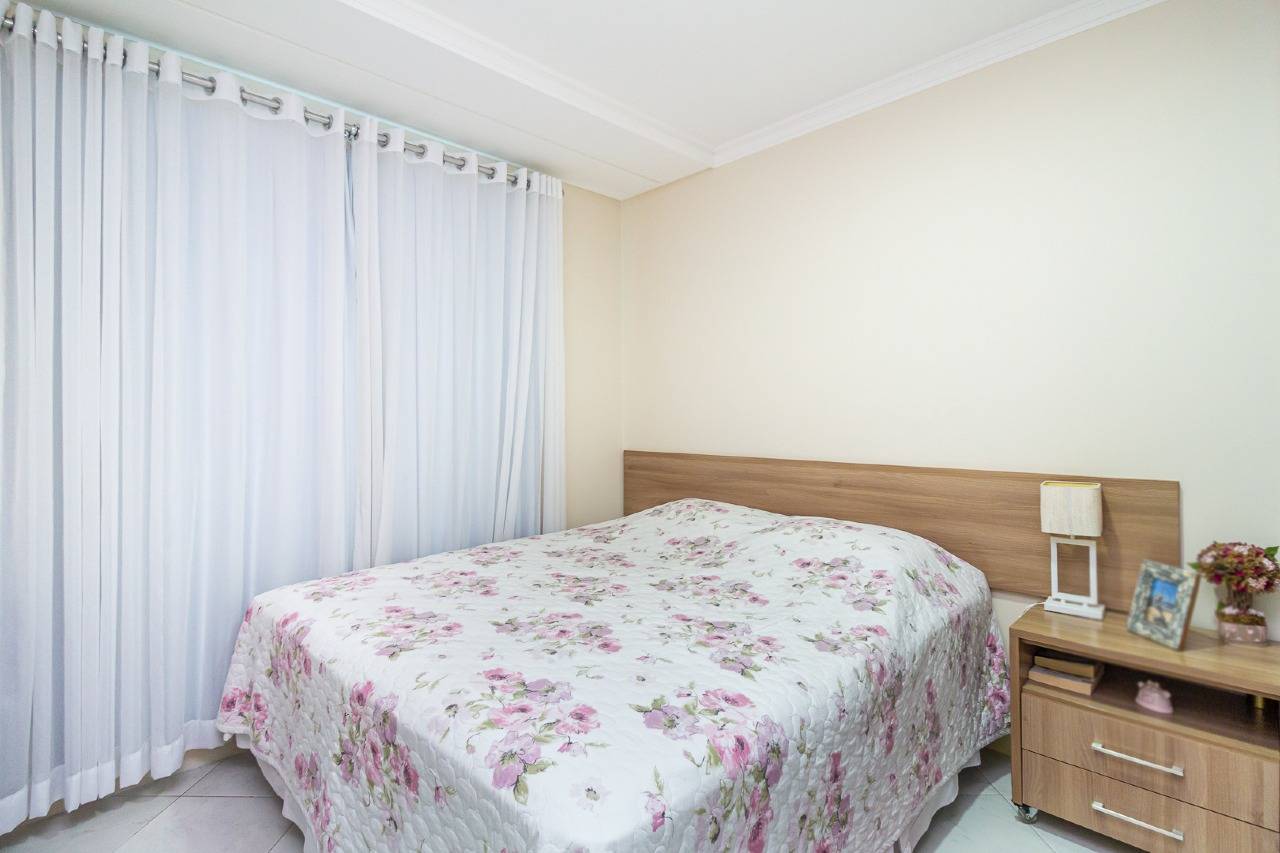 Foto do imóvel Apartamento com 3 Dormitórios no Edifício Petrópolis Frente Mar em Balneário Camboriú | Vida na praia