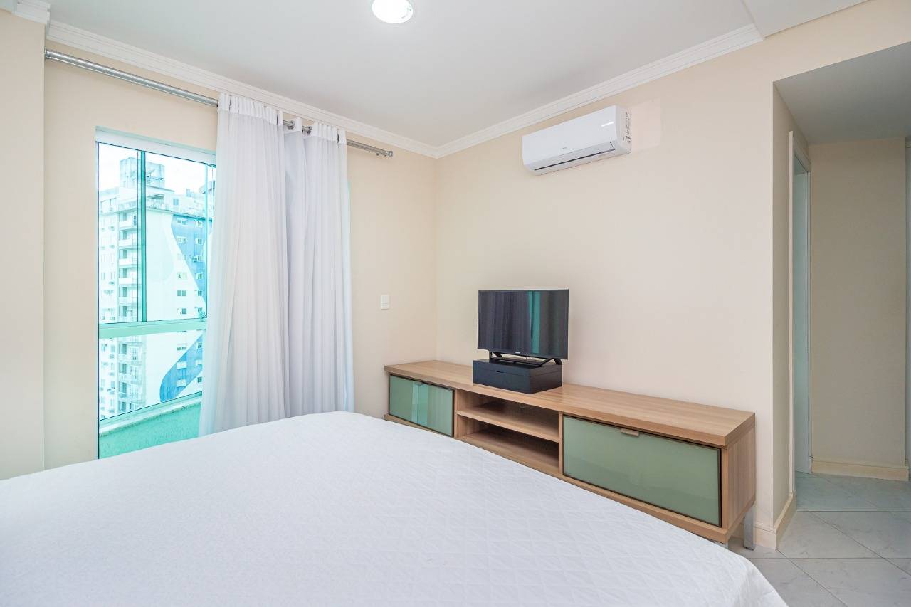 Foto do imóvel Apartamento com 3 Dormitórios no Edifício Petrópolis Frente Mar em Balneário Camboriú | Vida na praia