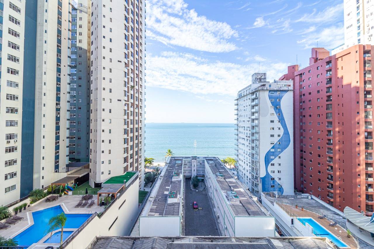 Foto do imóvel Apartamento com 3 Dormitórios no Edifício Petrópolis Frente Mar em Balneário Camboriú | Vida na praia
