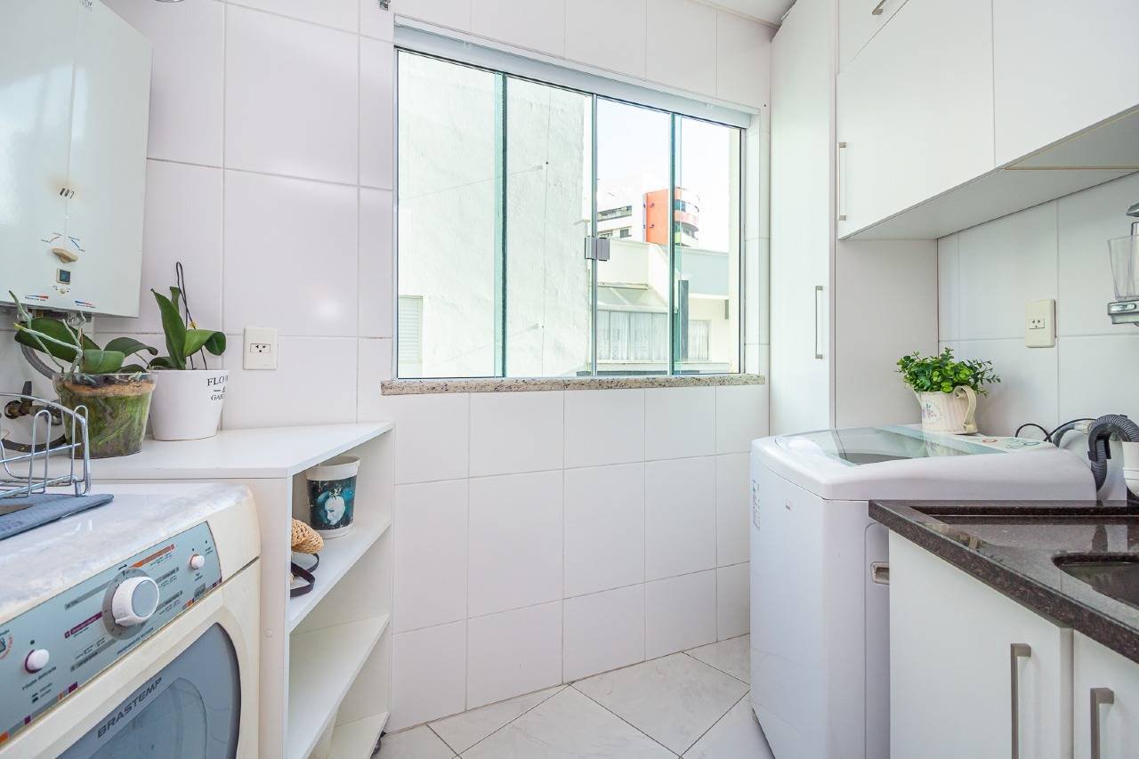 Foto do imóvel Apartamento com 3 Dormitórios no Edifício Petrópolis Frente Mar em Balneário Camboriú | Vida na praia