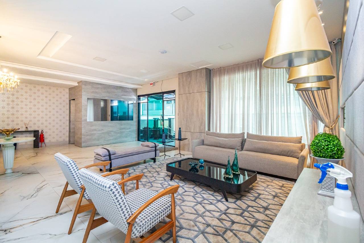 Foto do imóvel Apartamento com 3 Dormitórios no Edifício Petrópolis Frente Mar em Balneário Camboriú | Vida na praia