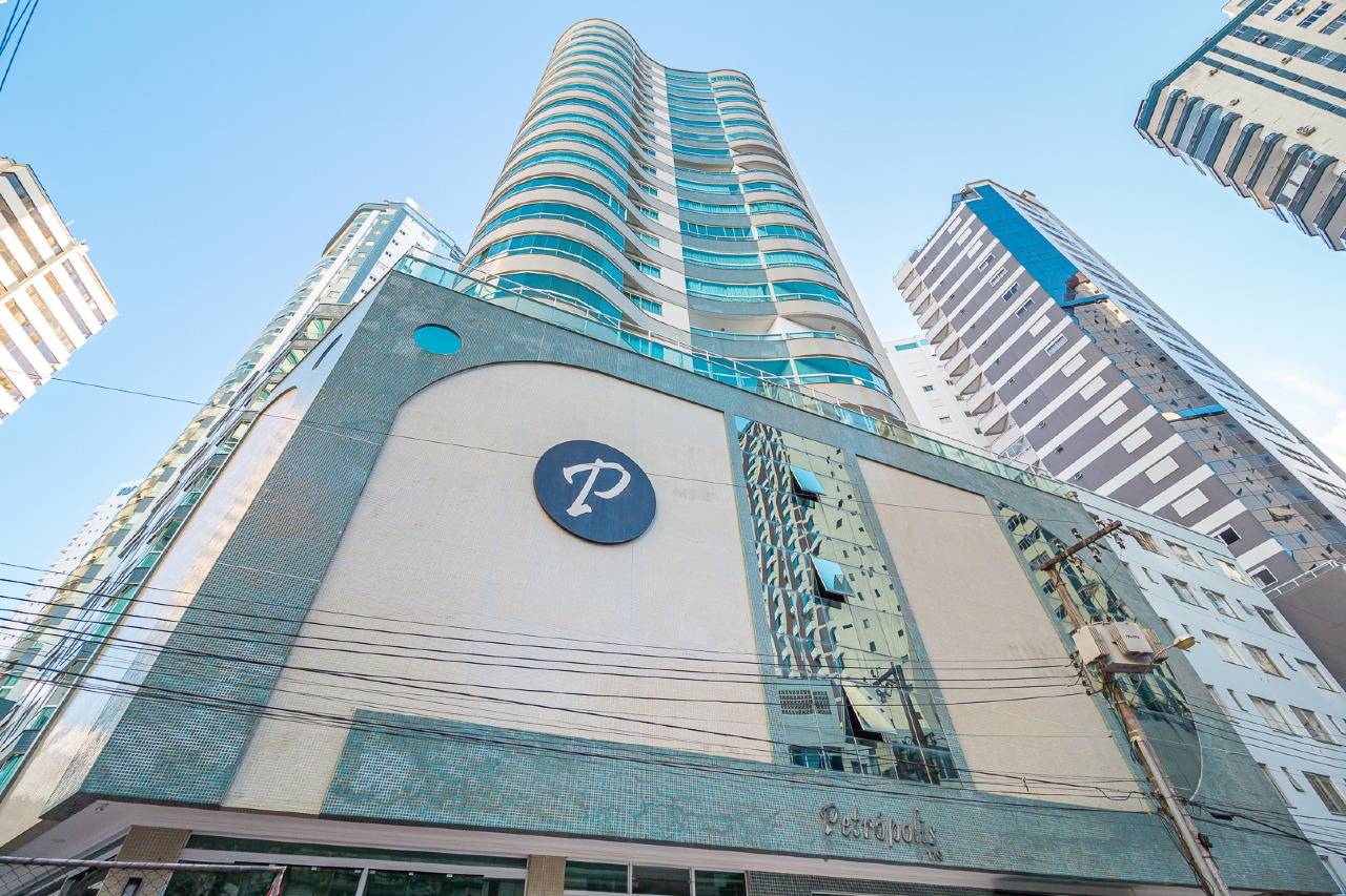 Foto do imóvel Apartamento com 3 Dormitórios no Edifício Petrópolis Frente Mar em Balneário Camboriú | Vida na praia
