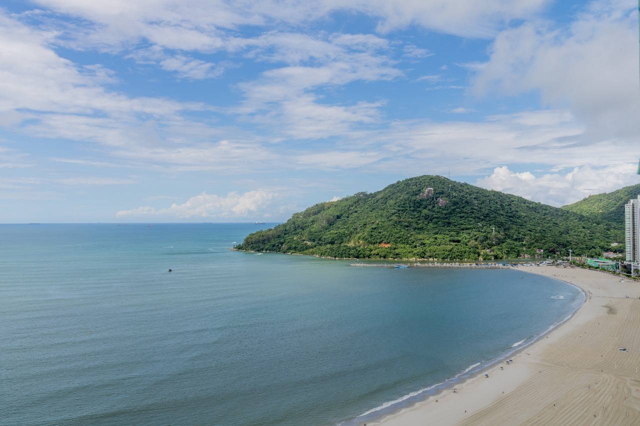 Foto do imóvel Apartamento Frente Mar com 4 suítes no Epic Tower em Balneário Camboriú | Vida na praia