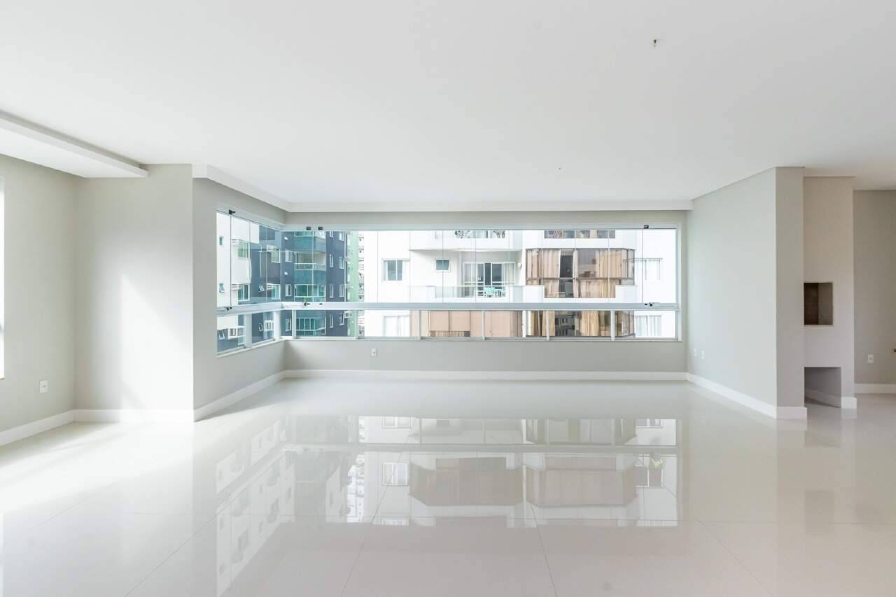 Foto do imóvel Apartamento com 03 Suítes á venda no Edifício Cidade Jardim no Centro em Balneário Camboriú 