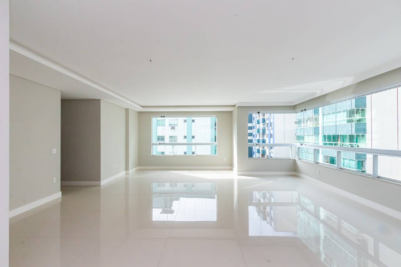 Foto do imóvel Apartamento com 03 Suítes á venda no Edifício Cidade Jardim no Centro em Balneário Camboriú 
