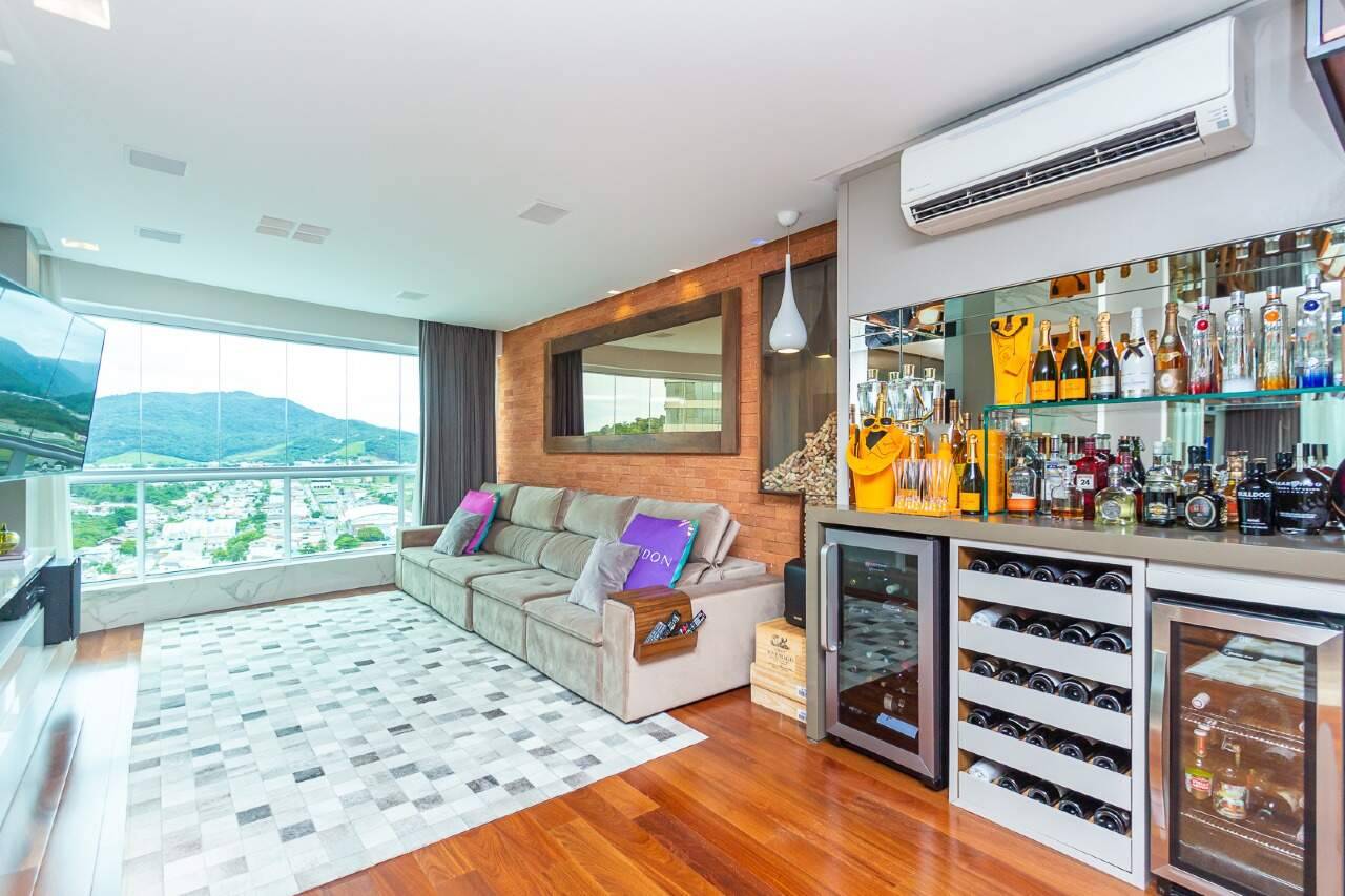Foto do imóvel Apartamento Mobiliado com 03 suítes á vendas no Edifício Marina Palace em Balneário Camboriú