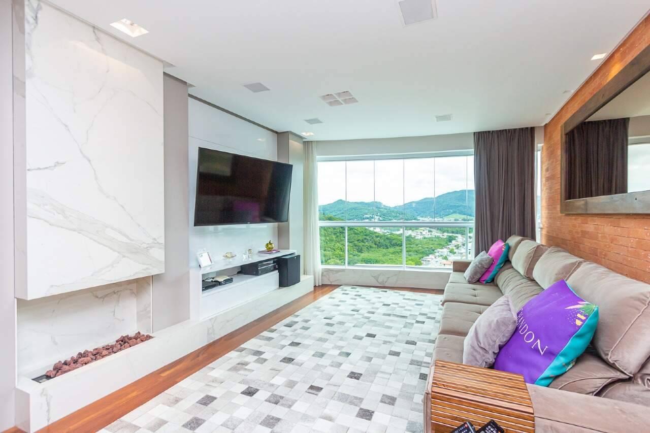 Foto do imóvel Apartamento Mobiliado com 03 suítes á vendas no Edifício Marina Palace em Balneário Camboriú